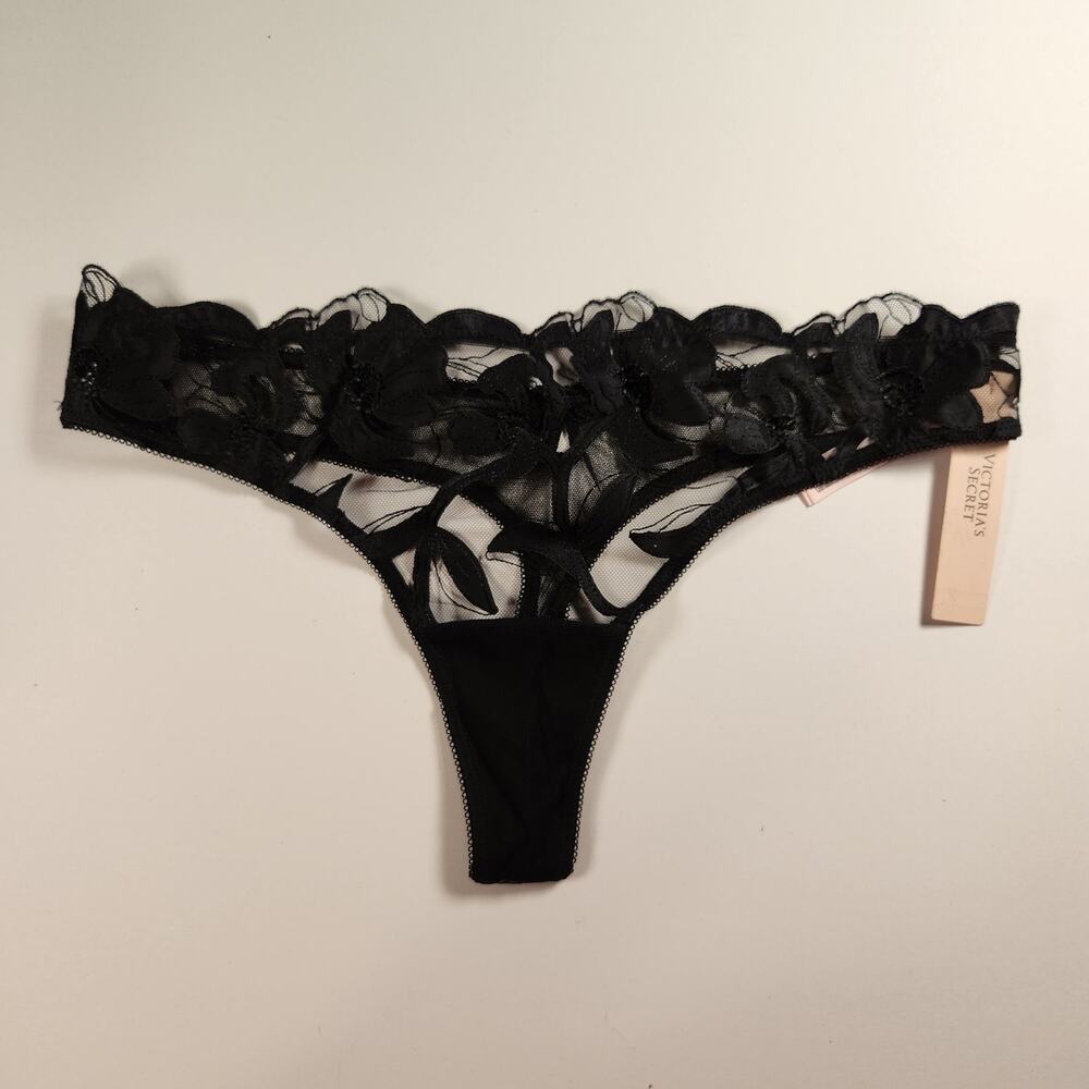 Victoria's Secret Dream Angels Sexy Black Floral Lace Thong Panty - Medium